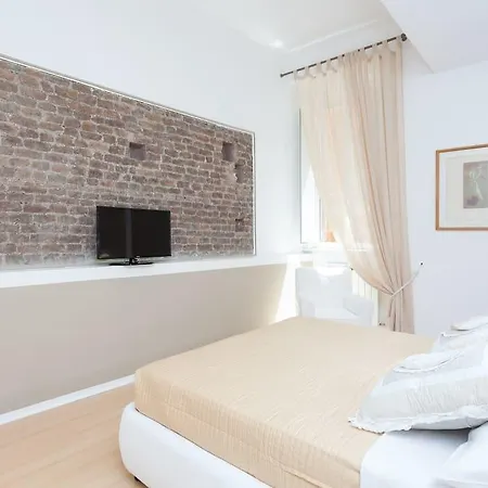 Pantheon Luxury Apartment *